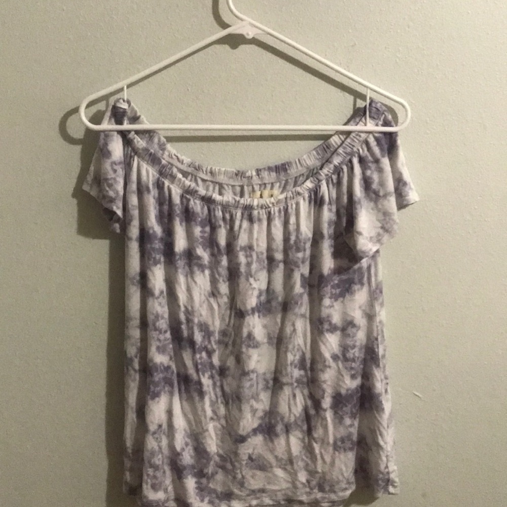Off the shoulder hollister summer shirt